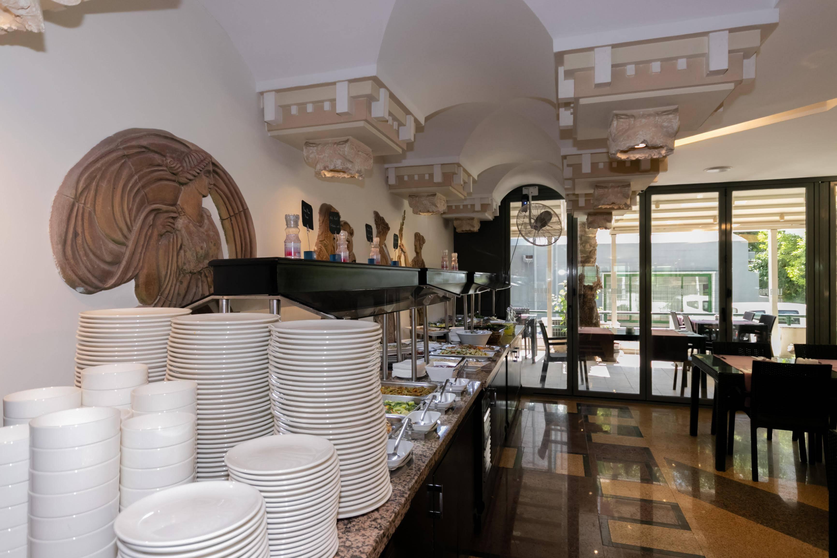 Otel Lara Park 3*